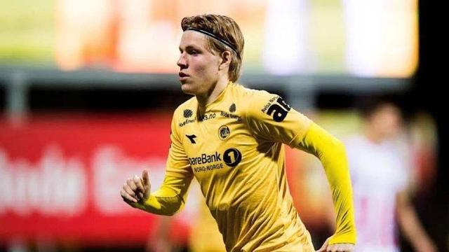 继承了谢霆锋和张柏芝的神颜！ 18岁谢振轩现身深圳滑雪场（18岁谢振轩深圳滑雪场亮相，颜值神似父母谢霆锋、张柏芝）