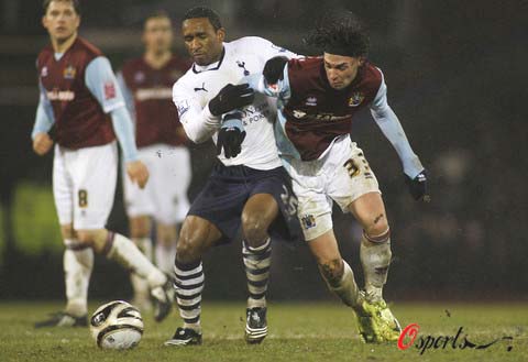 中国球员留洋要分几步走？看看日本足球的“参考答案”（中国球员留洋如何分步推进？日本足球给出示范答案）