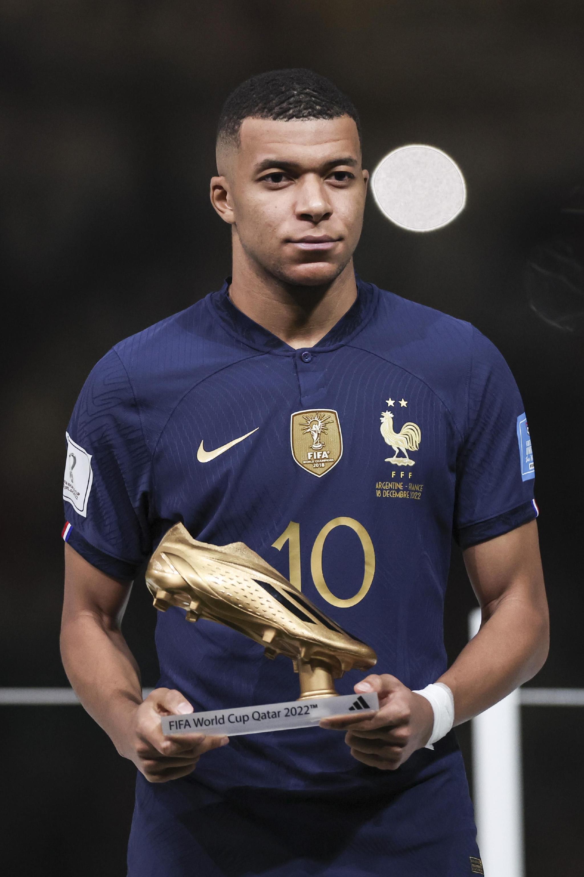 官方：京都不死鸟与主帅曹贵裁续约至26／27赛季结束（京都不死鸟官宣与主帅曹贵裁续约至2026-27赛季末）