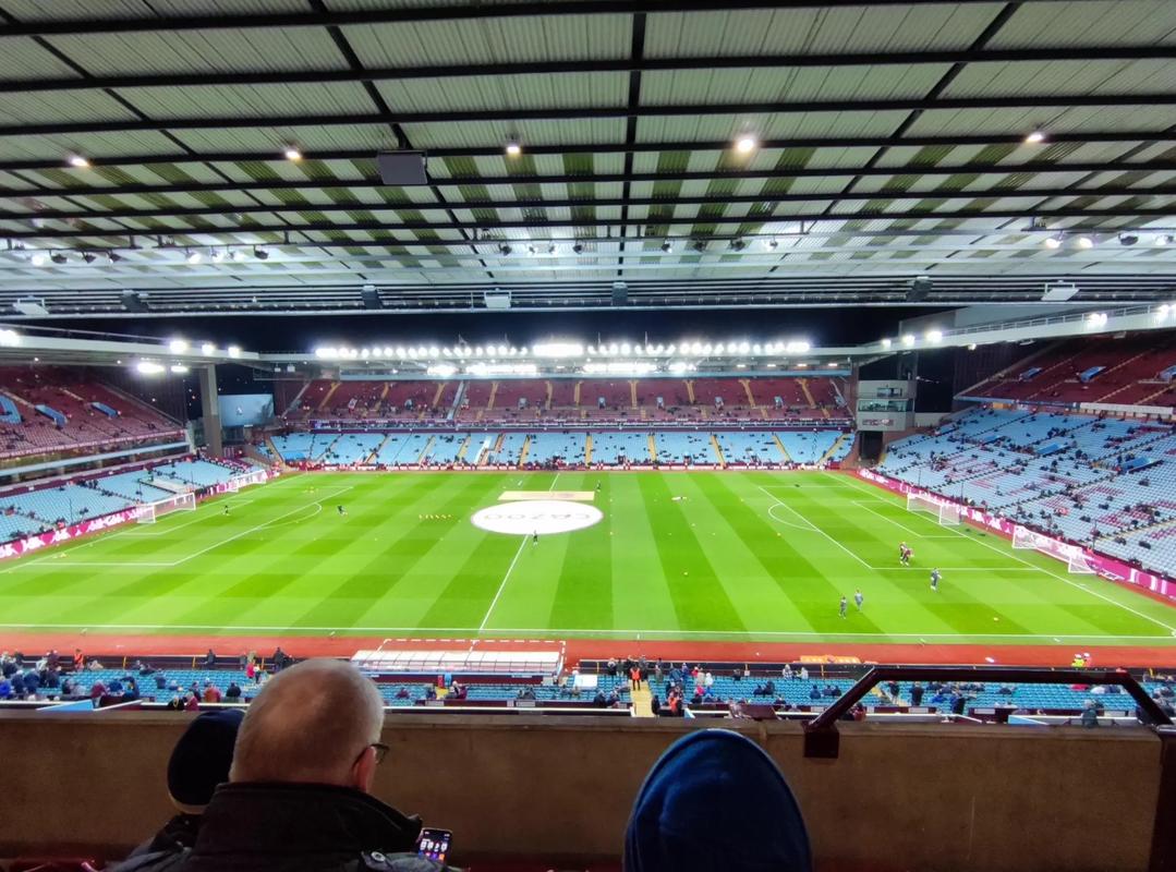 2025中足联颁奖：辽宁铁人队刘伟国当选中甲赛季最佳门将（中足联2025颁奖礼：辽宁铁人刘伟国荣膺中甲赛季最佳门将）