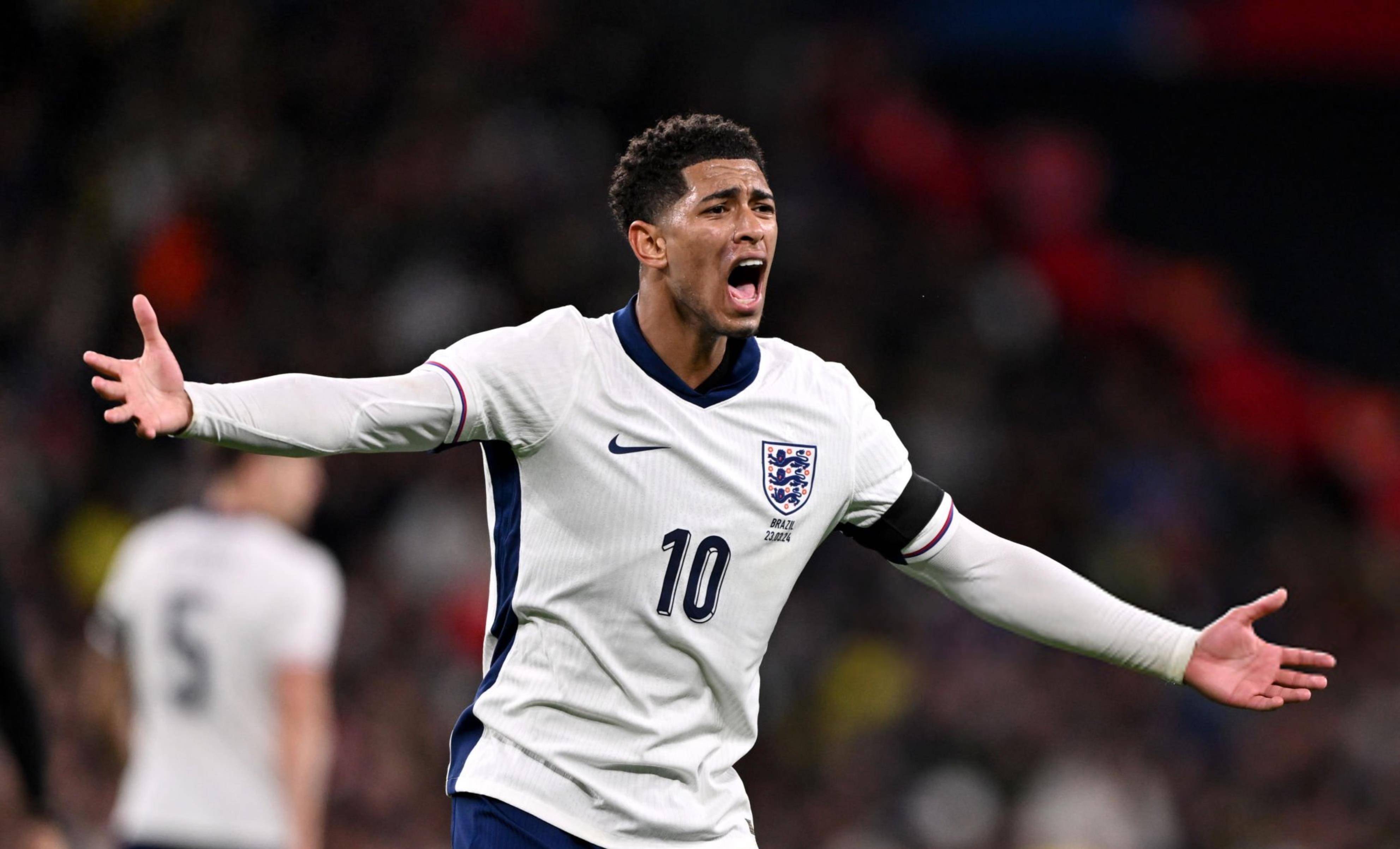 玉昆球迷在机场深情送别安德森，安德森的回应藏着太多不舍（玉昆球迷机场深情送行安德森，他的回应难掩不舍）